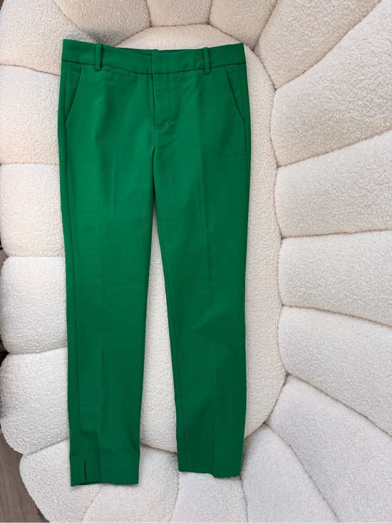 Pants - Zara - Women Green Pants. Size US 2.